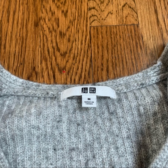 Uniqlo Sweater - Picture 5 of 5